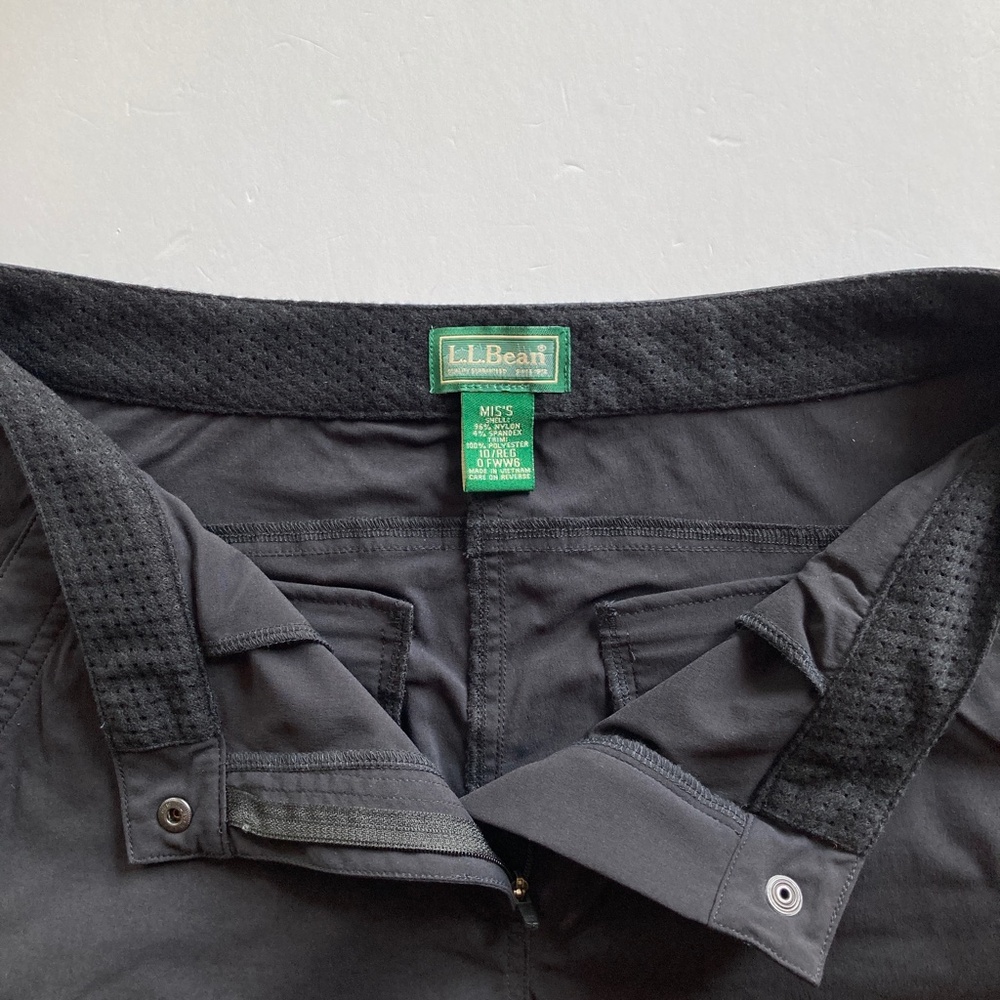 L.L. Bean Comfort Trail Crop Pants Black Reg 10 Zip Pockets Stretch Woven - Picture 12 of 14